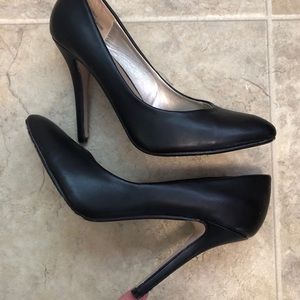 Like New Women’s Black Heels